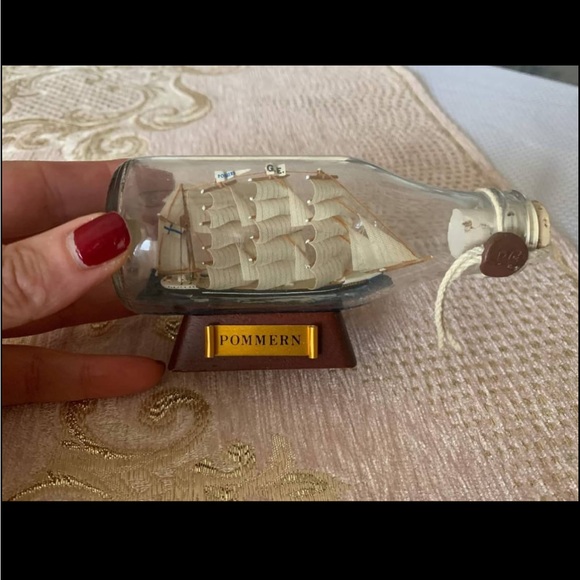 Sailboat in bottle - Picture 1 of 2